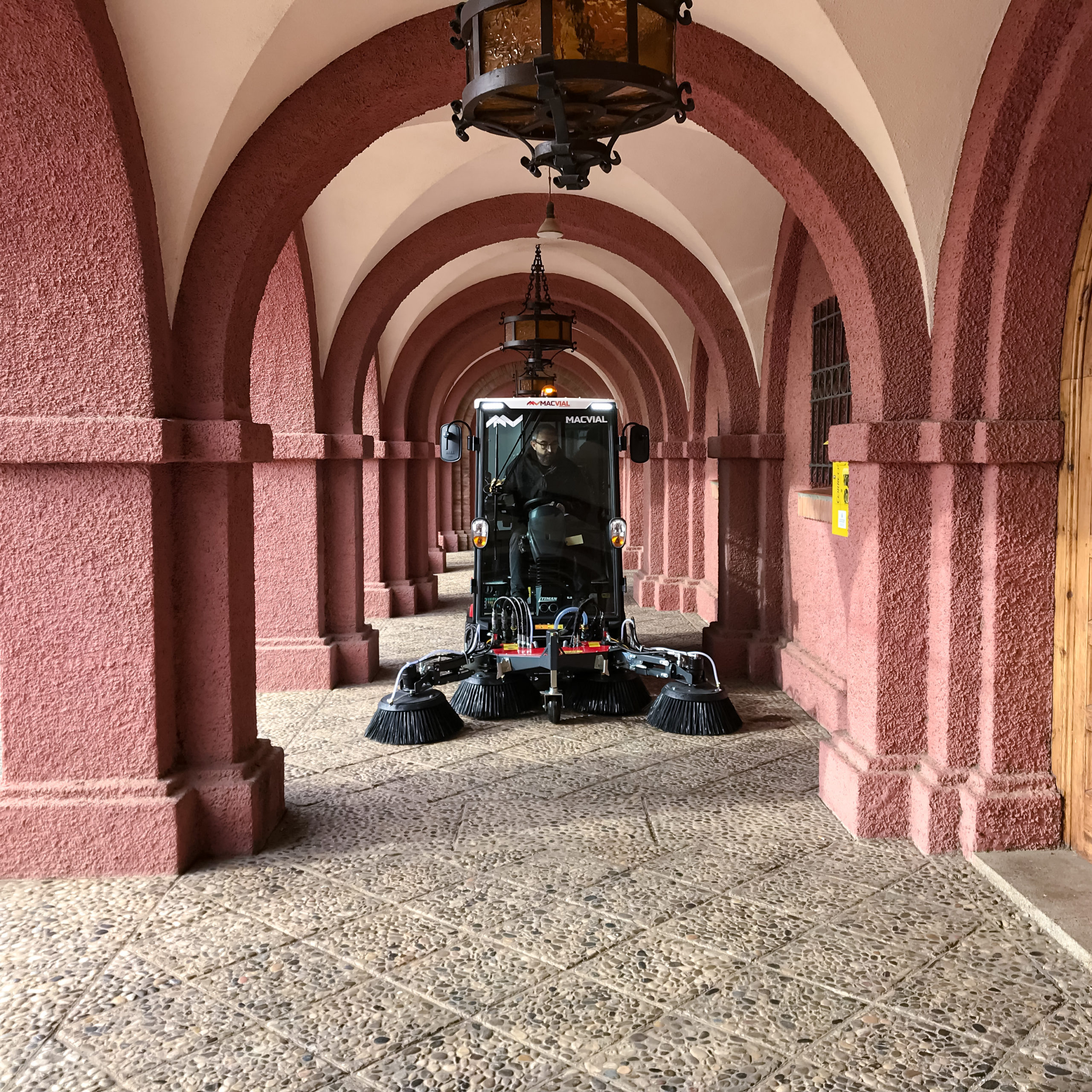 TIMAN CON TORNADO T2 13